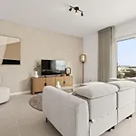 Διαμέρισμα Luxury 3br Aqua Gardens - Walk To And Shared Pool Εστεπόνα