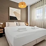 Διαμέρισμα Luxury 3br Aqua Gardens - Walk To And Shared Pool *