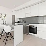 Luxury 3br Aqua Gardens - Walk To And Shared Pool Διαμέρισμα