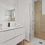 Luxury 3br Aqua Gardens - Walk To And Shared Pool Διαμέρισμα Εστεπόνα