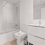 Luxury 3br Aqua Gardens - Walk To And Shared Pool Διαμέρισμα Εστεπόνα