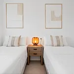 Luxury 3br Aqua Gardens - Walk To And Shared Pool Διαμέρισμα *