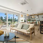 Luxury 3br Aqua Gardens - Walk To And Shared Pool Διαμέρισμα Εστεπόνα