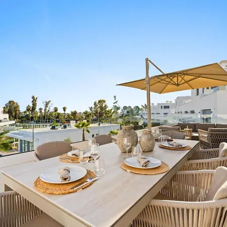 Luxury 3br Aqua Gardens - Walk To And Shared Pool Εστεπόνα