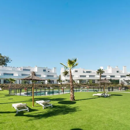 Διαμέρισμα Luxury 3br Aqua Gardens - Walk To And Shared Pool Εστεπόνα