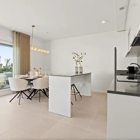 Luxury 3br Aqua Gardens - Walk To And Shared Pool Διαμέρισμα