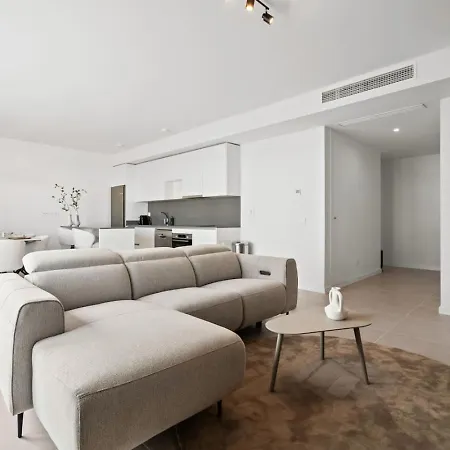 Luxury 3br Aqua Gardens - Walk To And Shared Pool Διαμέρισμα Εστεπόνα