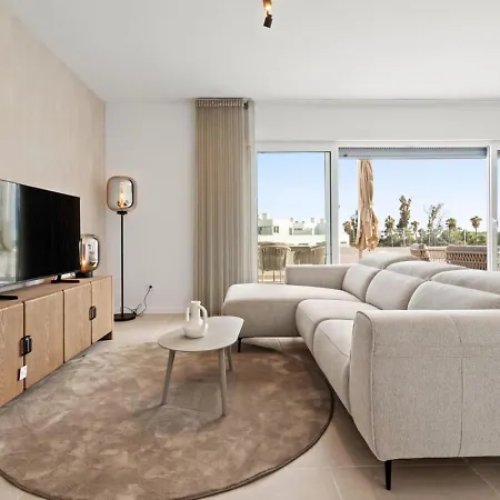 Διαμέρισμα Luxury 3br Aqua Gardens - Walk To And Shared Pool Εστεπόνα